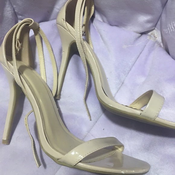 Heels - Picture 4 of 4